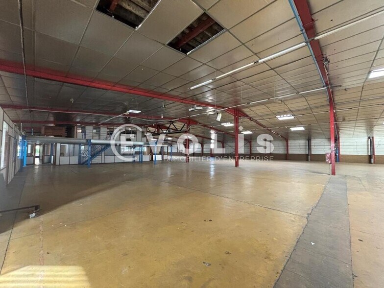 54 Avenue De L'Industrie, Rillieux-la-Pape for sale - Interior Photo - Image 1 of 10