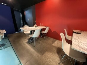 Retail in Barcelona, Barcelona for lease Interior Photo- Image 2 of 8