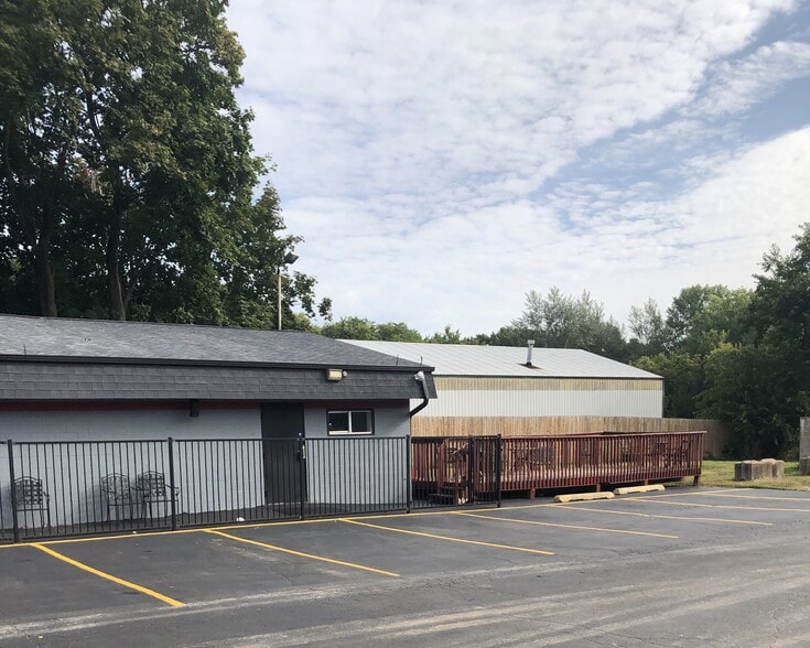 37895 N Sheridan Rd, Beach Park, IL for sale - Building Photo - Image 2 of 6