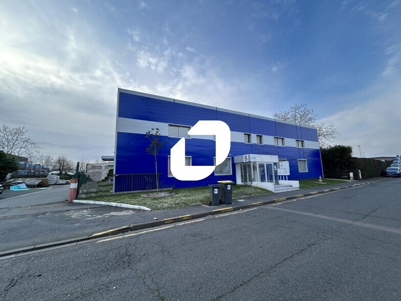 Industrial in Achères for sale - Building Photo - Image 2 of 12