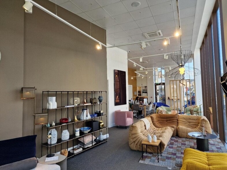 452-454 Finchley Rd, London for lease - Interior Photo - Image 3 of 7