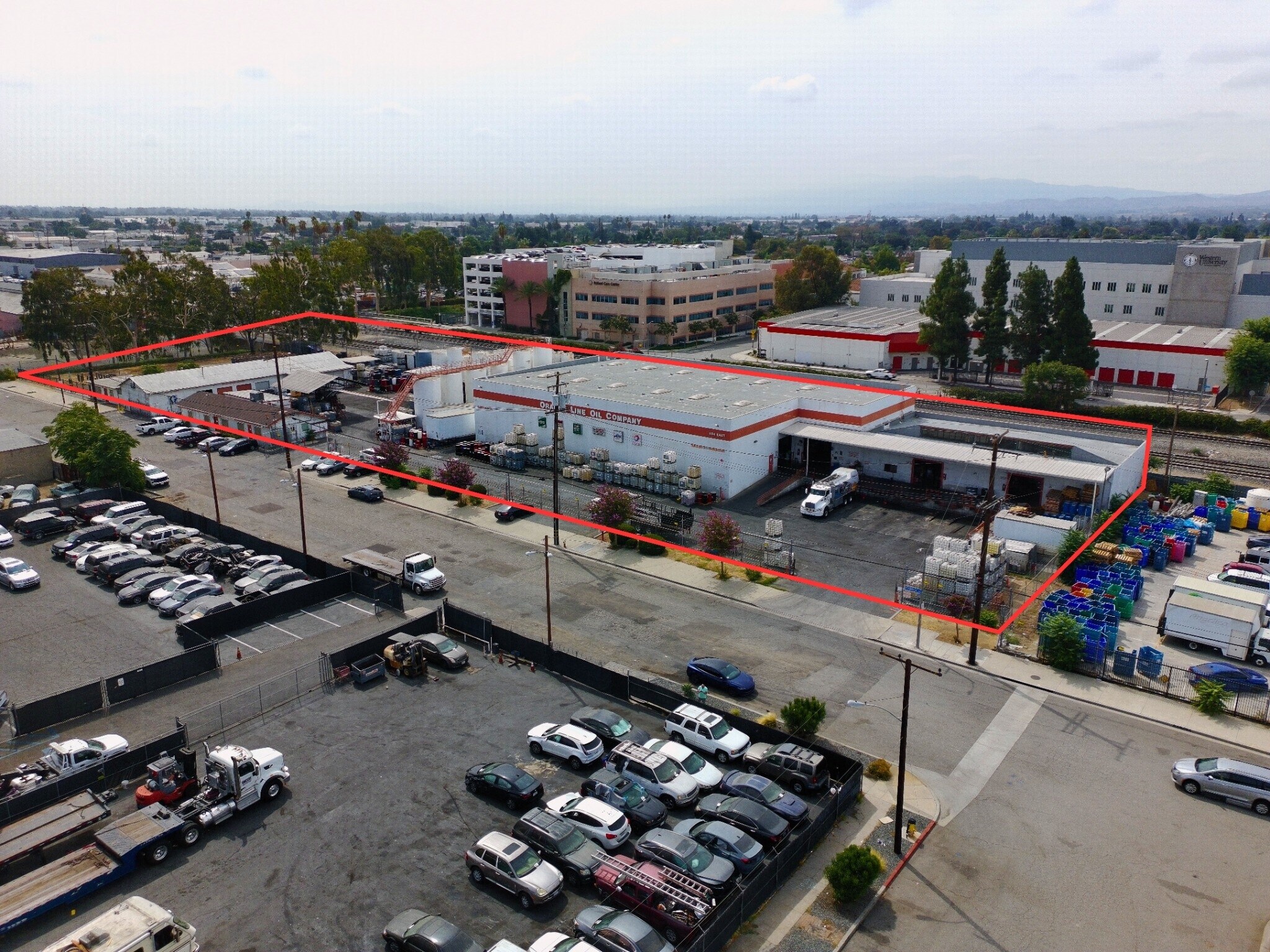 404-480 E Commercial St, Pomona, CA à vendre Photo du bâtiment- Image 1 de 8