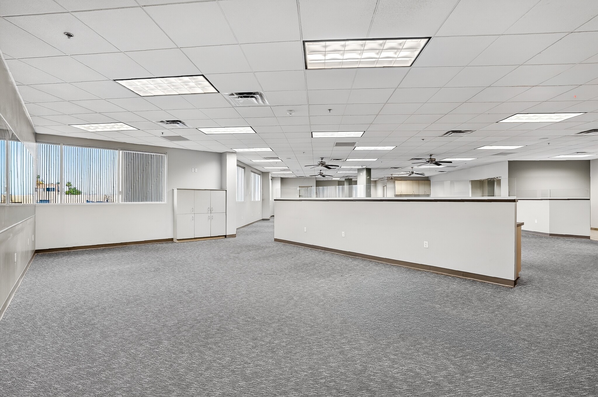 2222 E Highland Ave, Phoenix, AZ for lease Interior Photo- Image 1 of 11