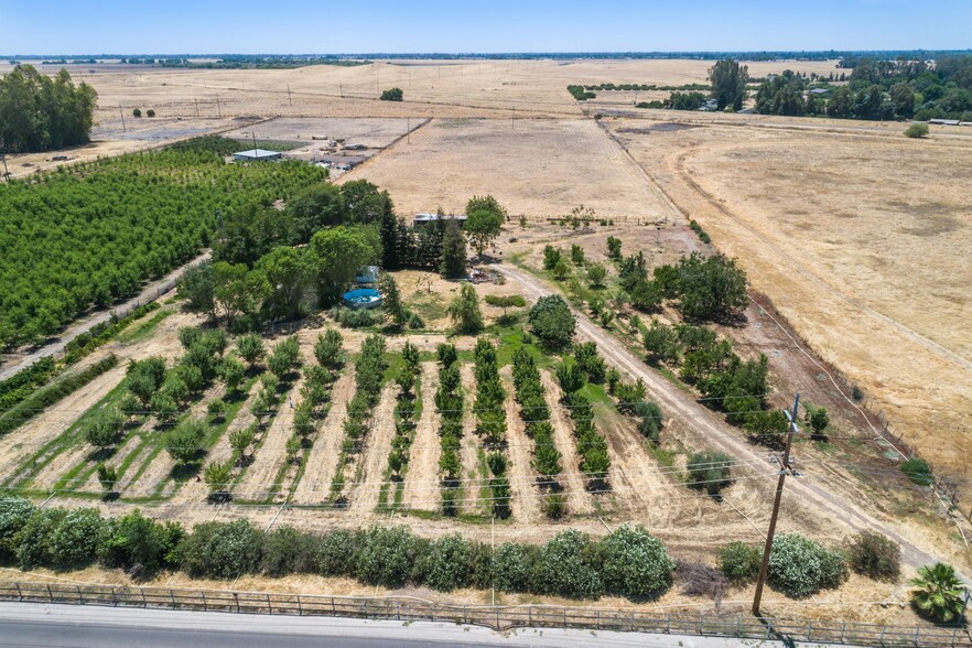 6391 E Copper Ave, Clovis, CA for sale - Aerial - Image 1 of 1