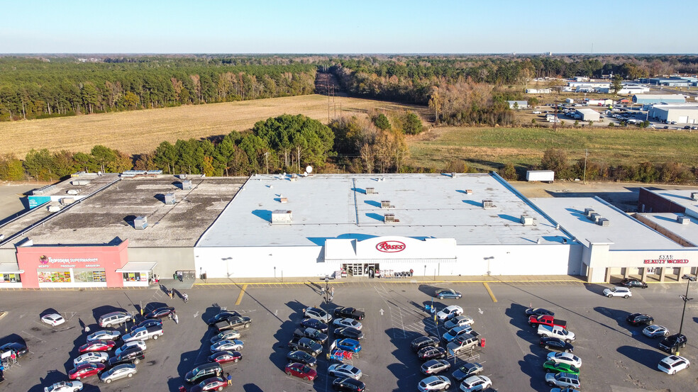 409 Southeast Blvd, Clinton, NC for lease - Building Photo - Image 3 of 4