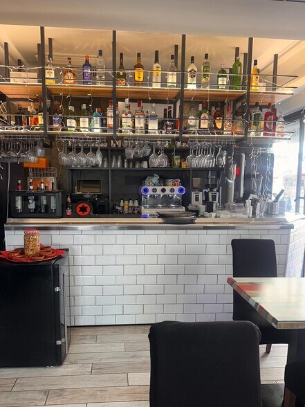 Retail in Fuengirola for lease - Building Photo - Image 2 of 11