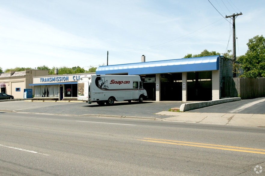 2706 Portage St, Kalamazoo, MI for sale - Primary Photo - Image 1 of 16