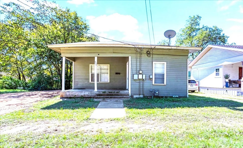 Home Group 7 portfolio of 3 properties for sale on LoopNet.ca - Building Photo - Image 1 of 3