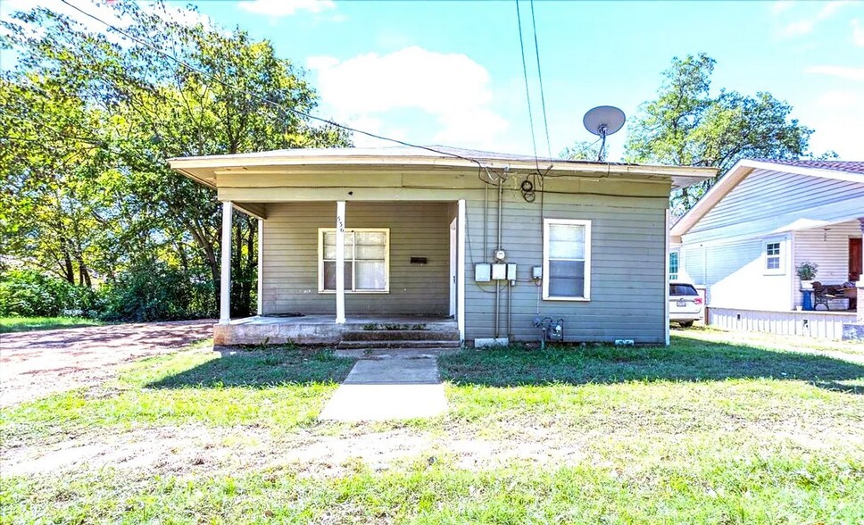 Home Group 7 portefeuille de 3 propriétés à vendre sur LoopNet.ca - Photo du bâtiment - Image 1 de 3