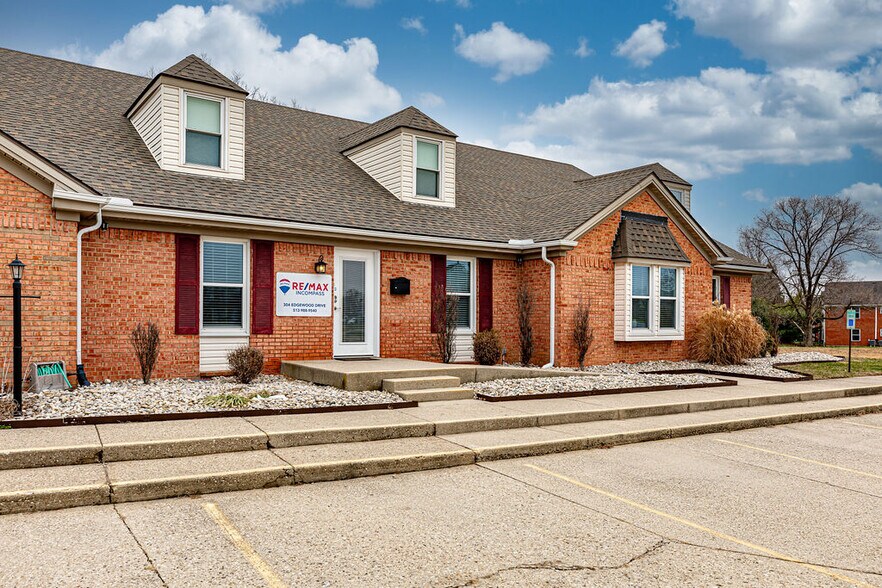 304 Edgewood Dr, Trenton, OH à louer - Photo du bâtiment - Image 2 de 35