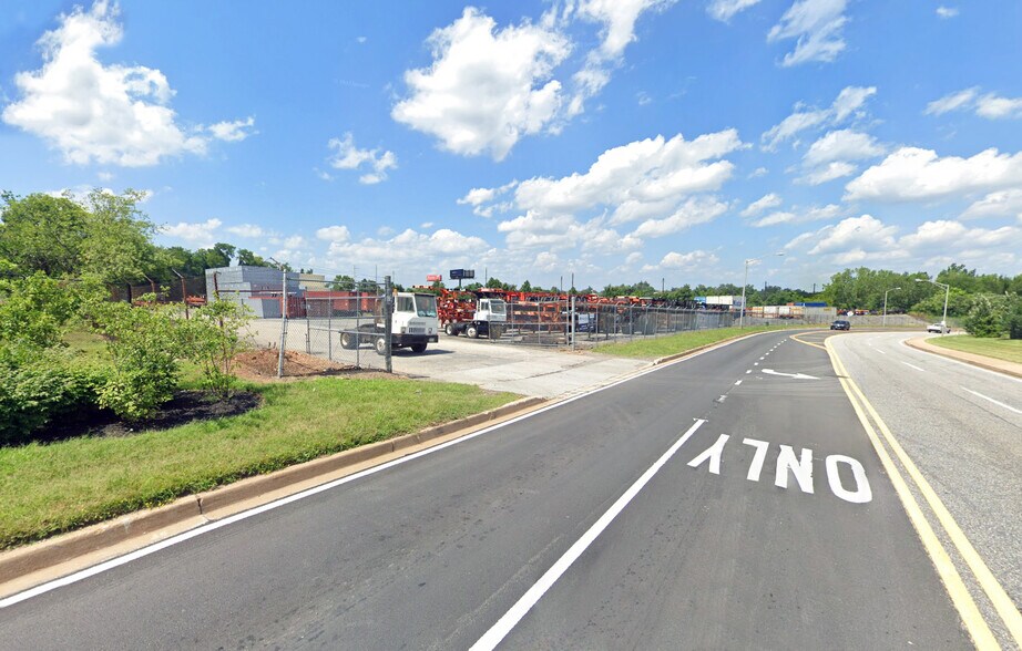 5600 E Lombard St, Baltimore, MD for lease - Building Photo - Image 3 of 7