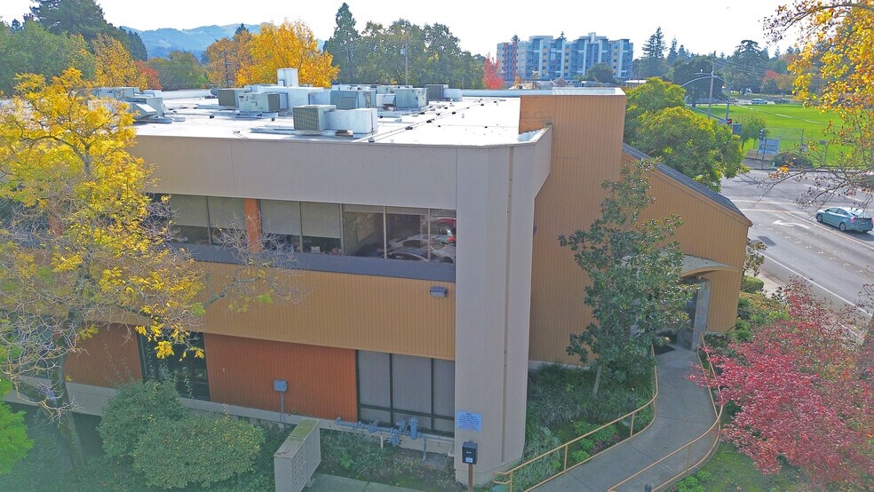 1101 College Ave, Santa Rosa, CA à louer - Photo du bâtiment - Image 3 de 3