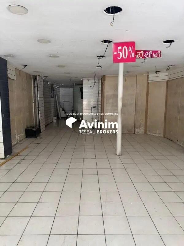 Retail in Paris for lease Interior Photo- Image 1 of 5