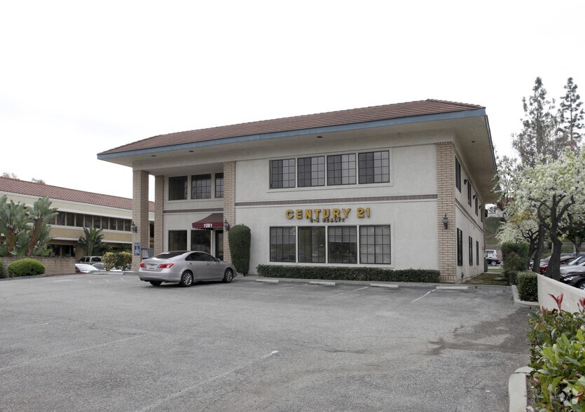 1081 S Grand Ave, Diamond Bar, CA à louer - Photo du bâtiment - Image 2 de 6