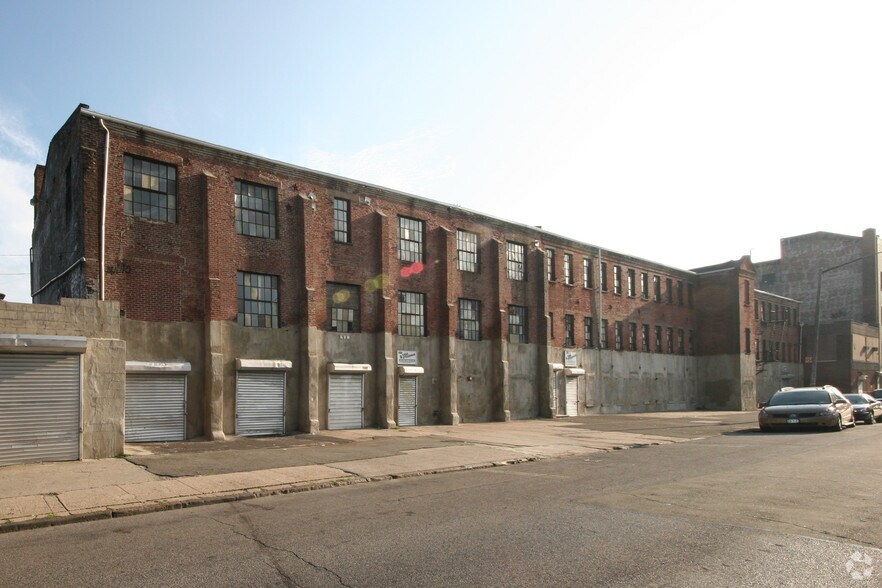 221-249 McKibben St, Brooklyn, NY à louer - Photo du bâtiment - Image 3 de 5