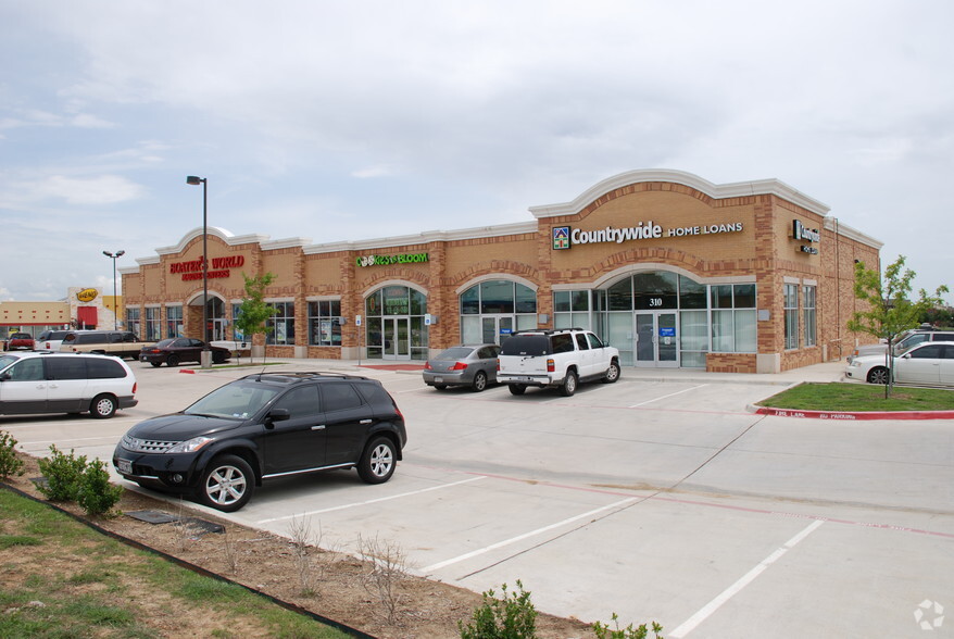 310 E Round Grove Rd, Lewisville, TX for lease - Building Photo - Image 1 of 7