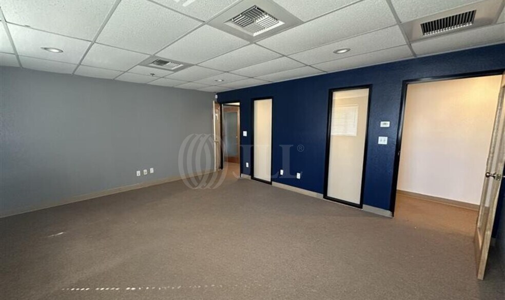 8837 Lankershim Blvd, Sun Valley, CA à vendre - Photo intérieure - Image 3 de 12