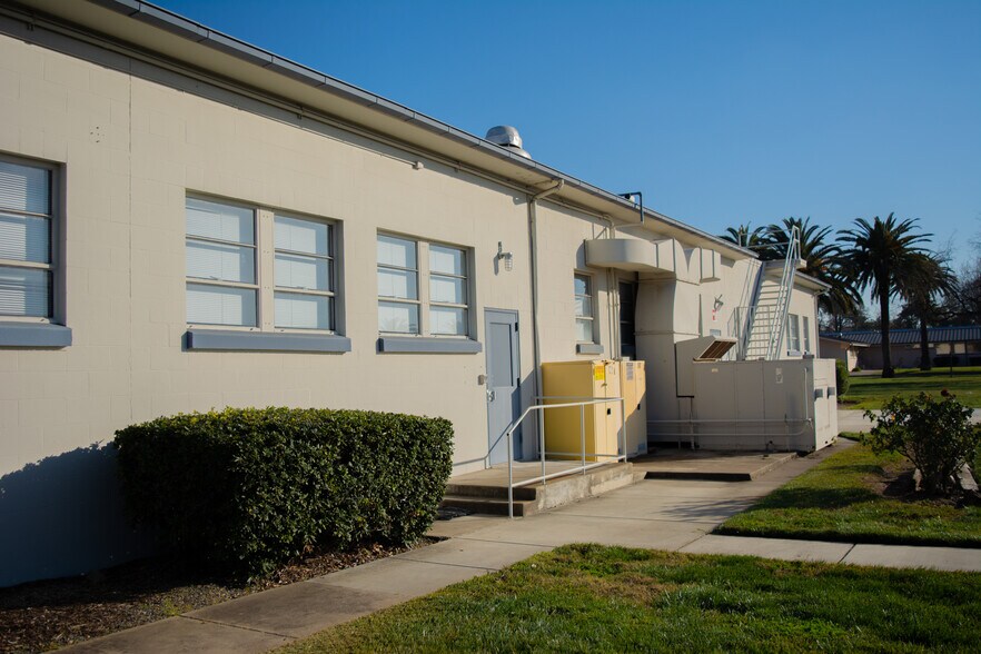 5431 Arnold Ave, Mcclellan, CA à louer - Photo du bâtiment - Image 2 de 7