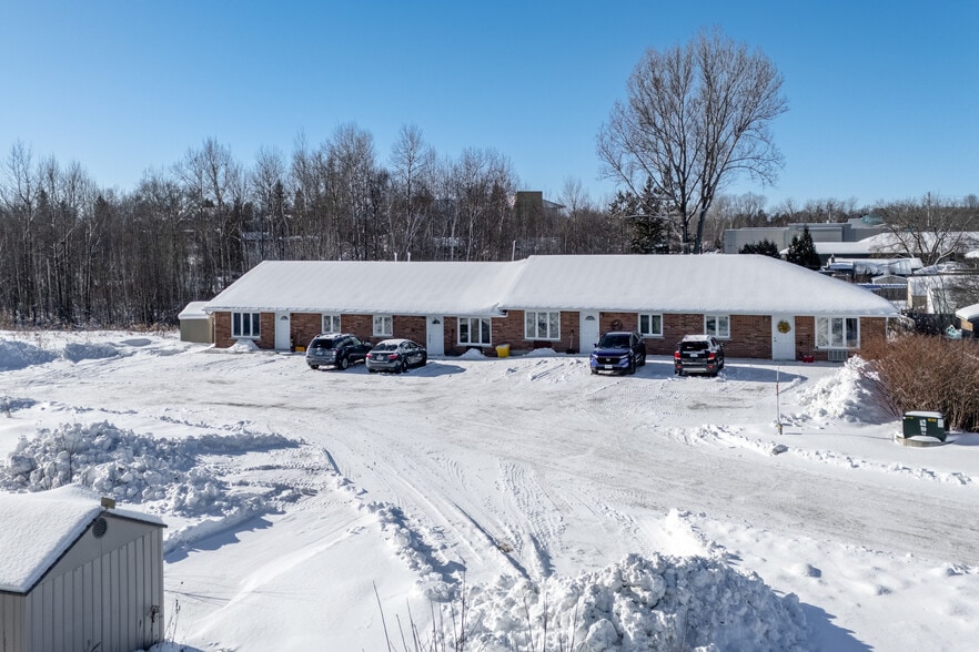 2059 Bancroft Dr, Sudbury, ON à vendre - Photo du bâtiment - Image 2 de 32