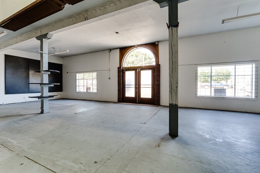 600 Or-99 Hwy, Eugene, OR à vendre - Photo du bâtiment - Image 2 de 12