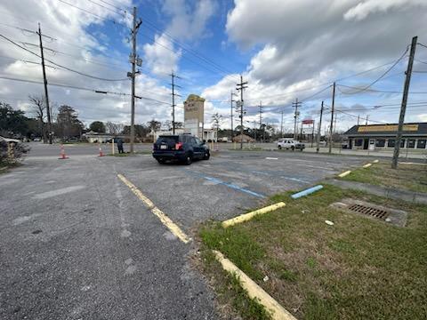 8736 Chef Menteur Hwy, New Orleans, LA à louer - Photo du bâtiment - Image 3 de 16