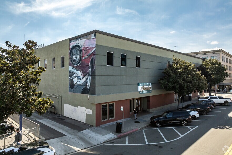 1114 J St, Modesto, CA à louer - Photo du bâtiment - Image 2 de 3