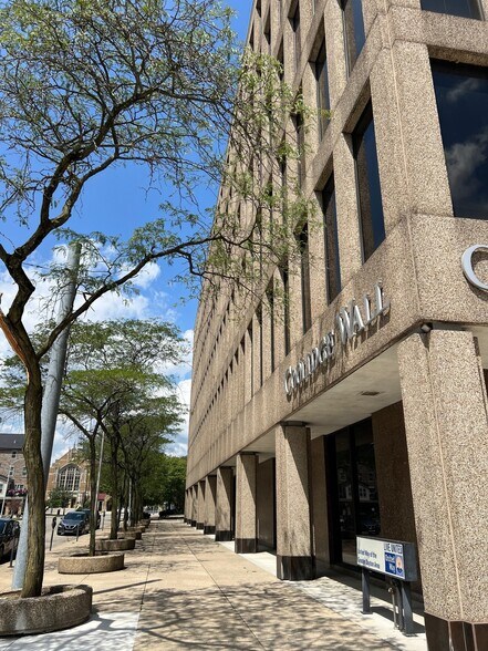 33 W 1st St, Dayton, OH à louer - Photo du bâtiment - Image 3 de 23