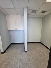 4102 Woodlawn Ave, Pasadena, TX à louer Photo intérieure- Image 2 de 11