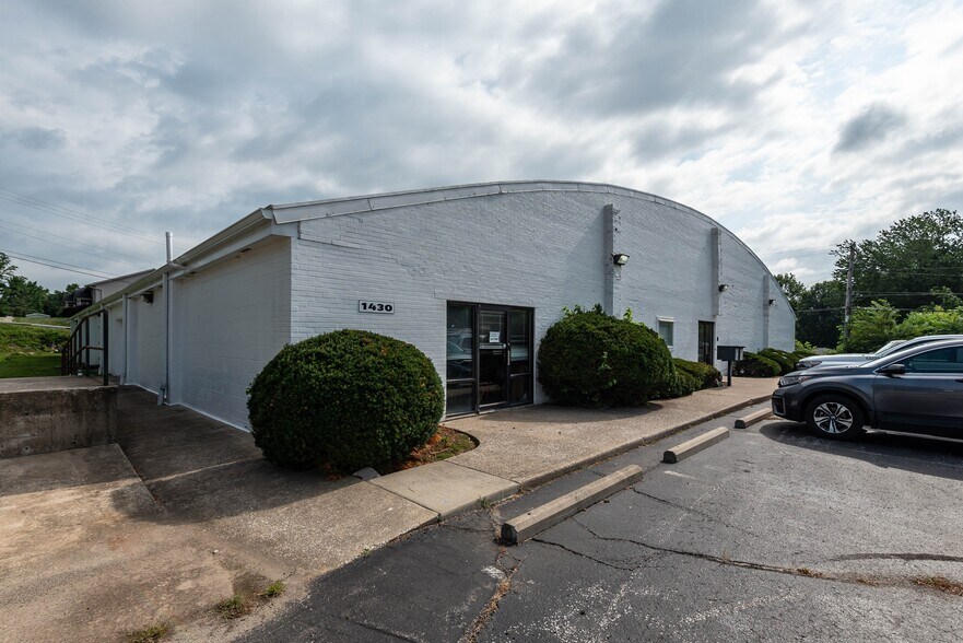 1430 Willis Dr, Bloomington, IN à vendre - Photo du bâtiment - Image 2 de 26