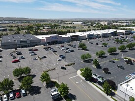 Colonnade Shopping Center - Entrepôt