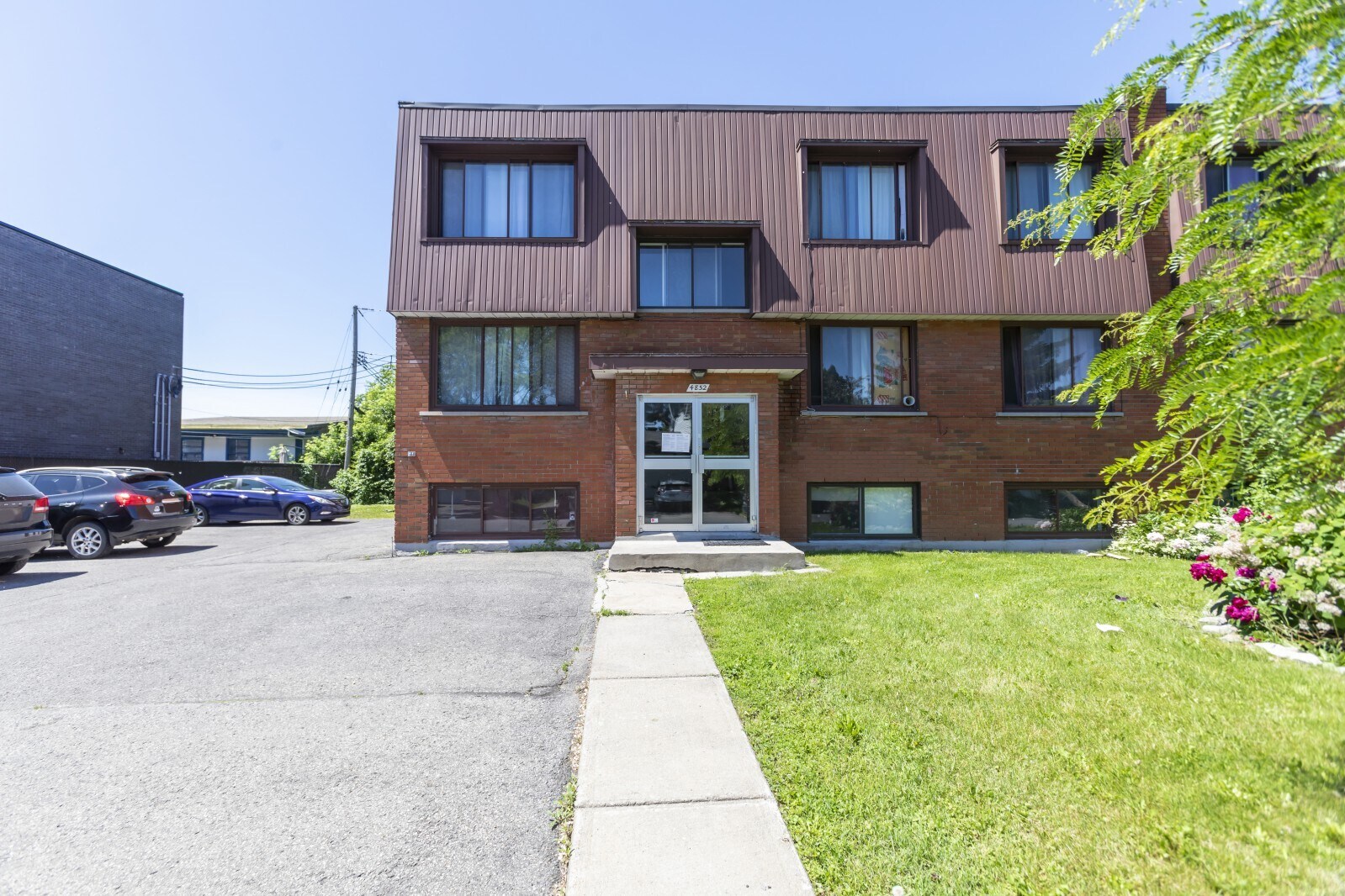 4852 Rue Millette, Montréal, QC for sale Primary Photo- Image 1 of 1