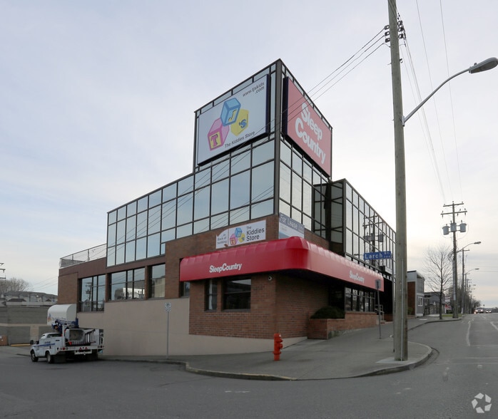 3045 Douglas St, Victoria, BC à louer - Photo du bâtiment - Image 1 de 4