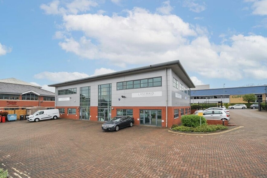 Manor Way, Borehamwood for lease - Building Photo - Image 3 of 10