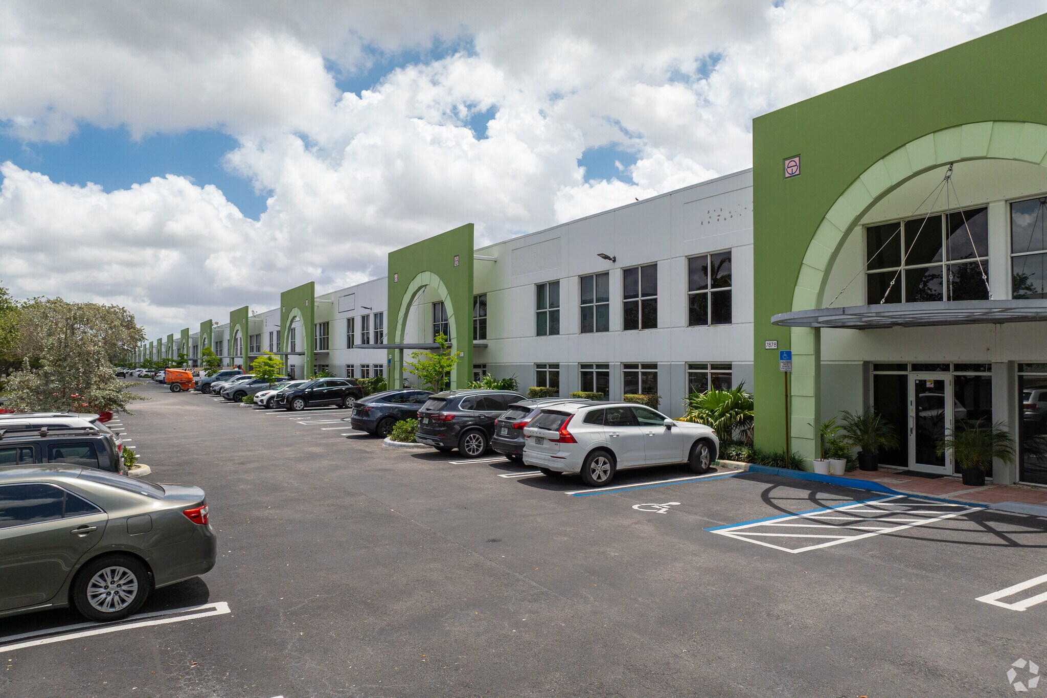 7866 NW 46th St, Doral, FL for lease Primary Photo- Image 1 of 45