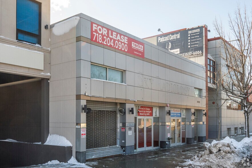 210-12 Northern Blvd, Bayside, NY à vendre - Photo principale - Image 1 de 4