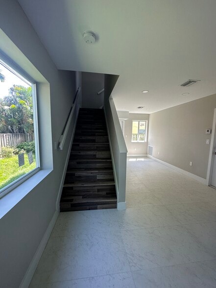 Sistrunk Townhouses portfolio of 4 properties for sale on LoopNet.ca - Building Photo - Image 3 of 23