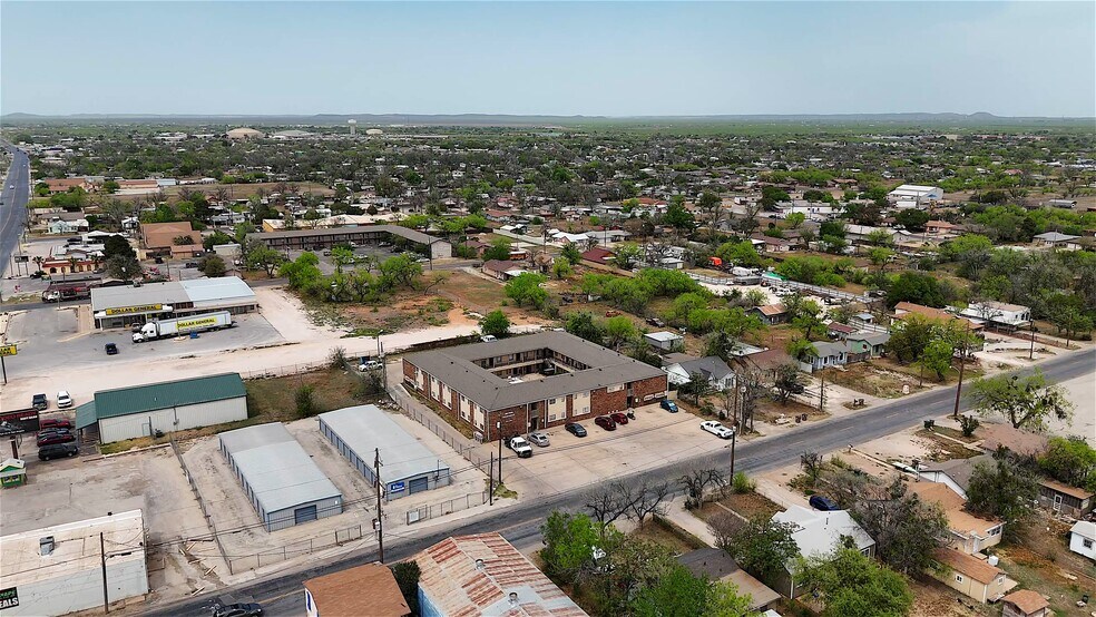 12 E 29th St, San Angelo, TX à vendre - Vidéo sur l’inscription commerciale - Image 2 de 39