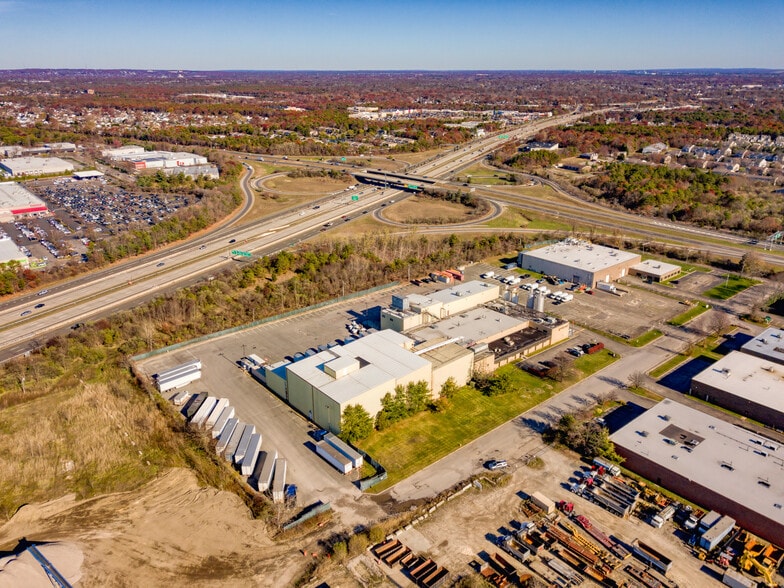 33 Rajon Rd, Bayport, NY for lease - Building Photo - Image 3 of 7