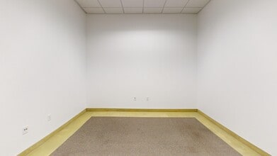 580-584 NW University Blvd, Port Saint Lucie, FL for lease Interior Photo- Image 1 of 3