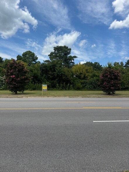 700 Tarboro St W, Wilson, NC for sale - Building Photo - Image 3 of 9