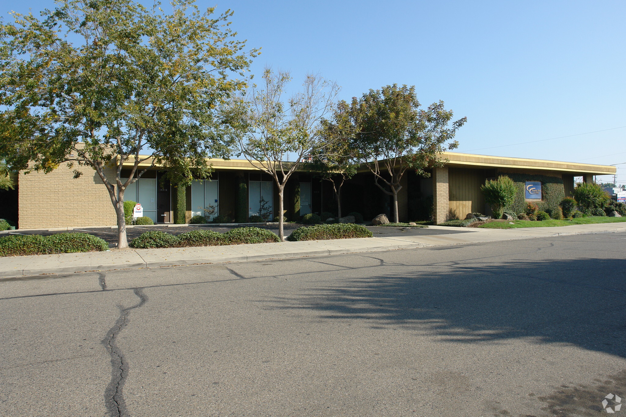 1441 S Mooney Blvd, Visalia, CA for sale Building Photo- Image 1 of 1