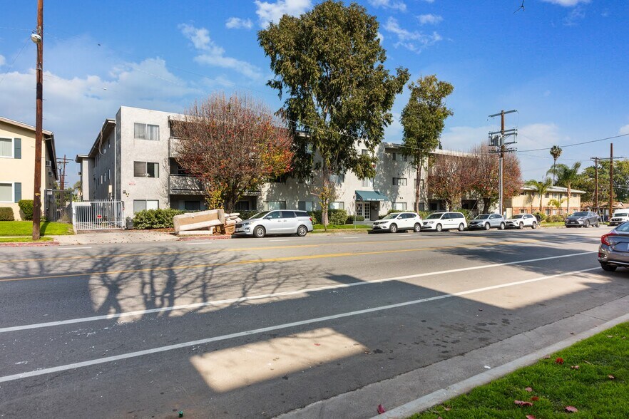 13951 Moorpark St, Sherman Oaks, CA à vendre - Photo du bâtiment - Image 2 de 39