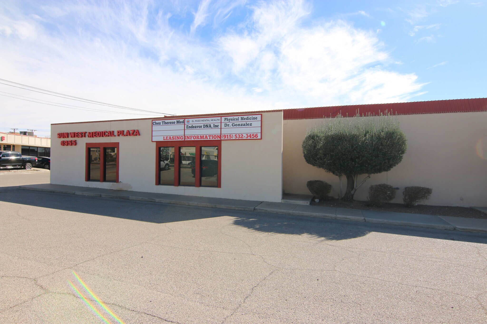 6955 N Mesa St, El Paso, TX à louer Photo du bâtiment- Image 1 de 11