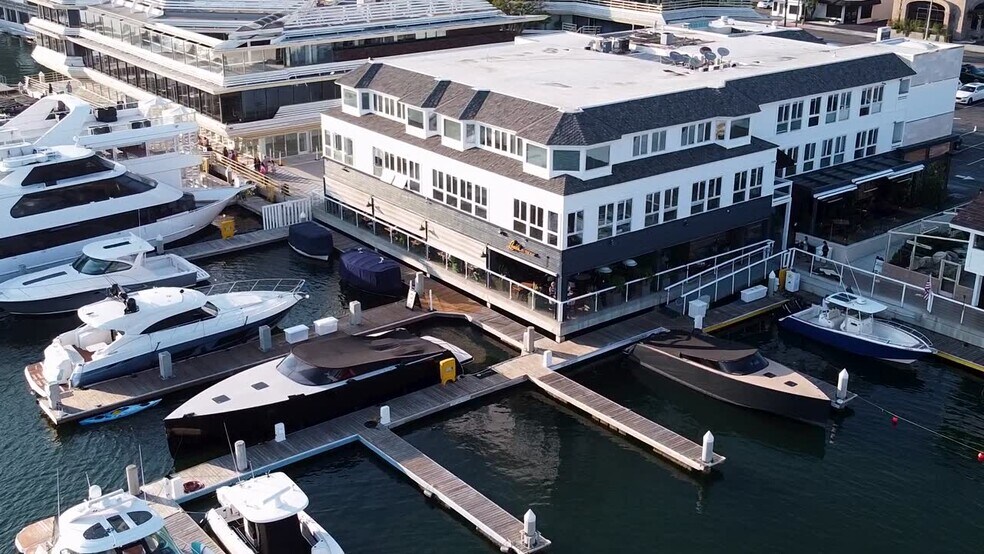 2801 W Coast Hwy, Newport Beach, CA à louer - Vidéo sur l’inscription commerciale - Image 2 de 33