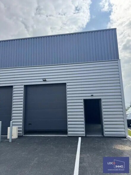 Local d'activités dans Bassens à vendre - Photo du bâtiment - Image 2 de 9