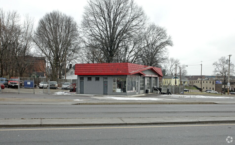 1501 Western Ave, Knoxville, TN for sale - Primary Photo - Image 1 of 2