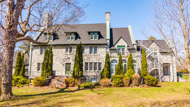 More details for 440 King St W, Kingston, ON - Office for Sale