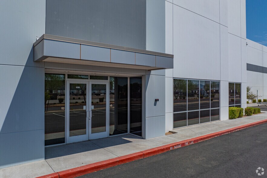 8701 W Jefferson St, Tolleson, AZ for lease - Building Photo - Image 2 of 4