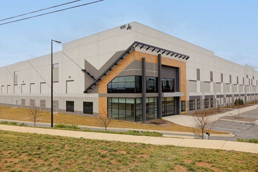 685 Pitts School Rd, Concord, NC for lease - Primary Photo - Image 1 of 8