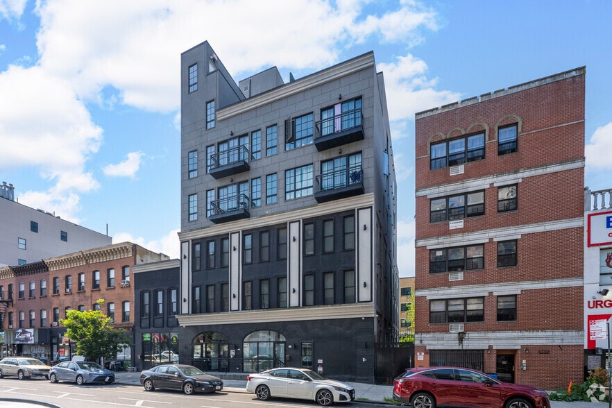 862 Dekalb Ave, Brooklyn, NY for lease - Primary Photo - Image 1 of 15
